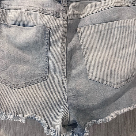 Rewash light denim shorts size 9 😀 - Picture 2 of 9